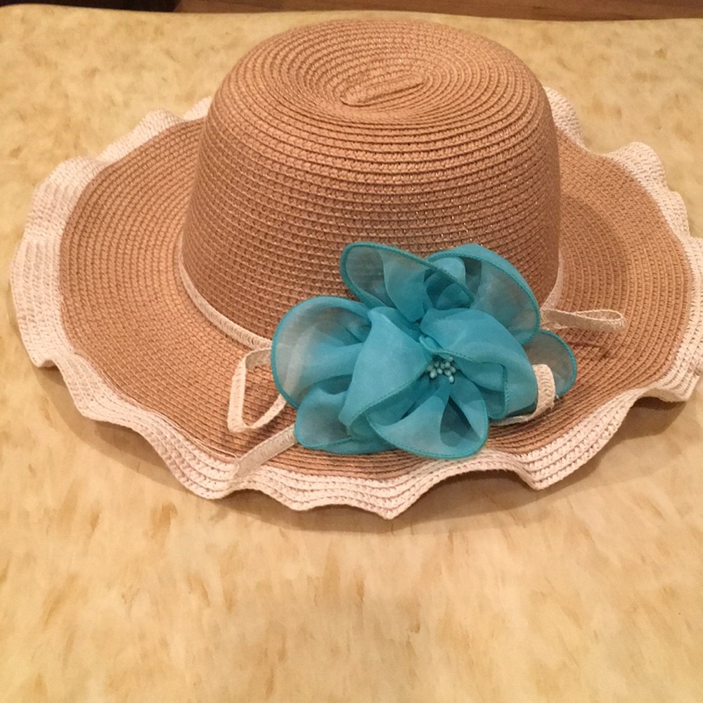 NWOT straw hat with silk flower